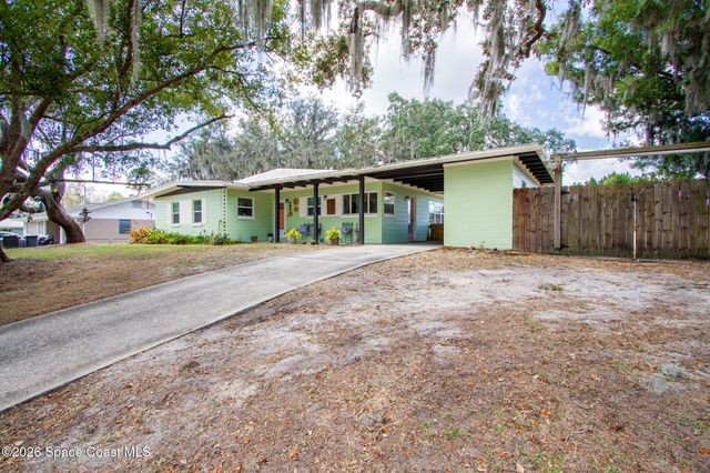 2 Holiday Lane S, Titusville, FL 32796