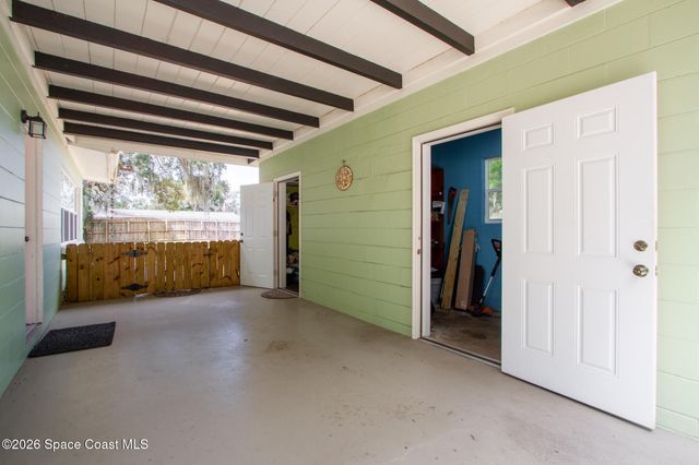 2 Holiday Lane S, Titusville, FL 32796