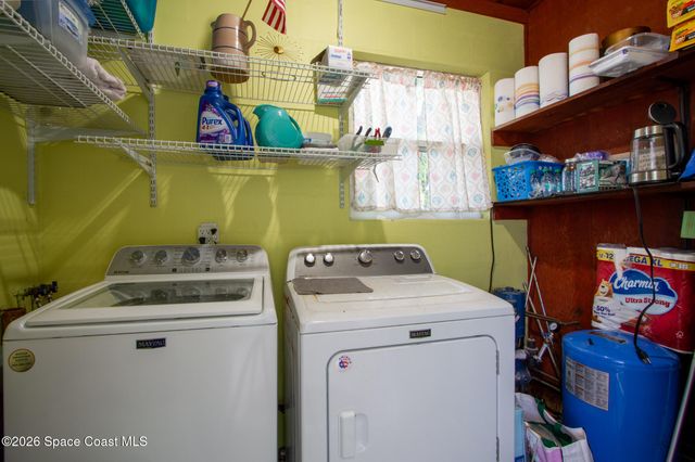 2 Holiday Lane S, Titusville, FL 32796