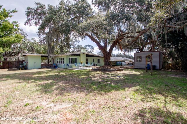 2 Holiday Lane S, Titusville, FL 32796