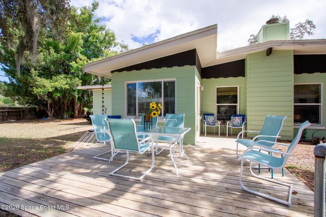 2 Holiday Lane S, Titusville, FL 32796