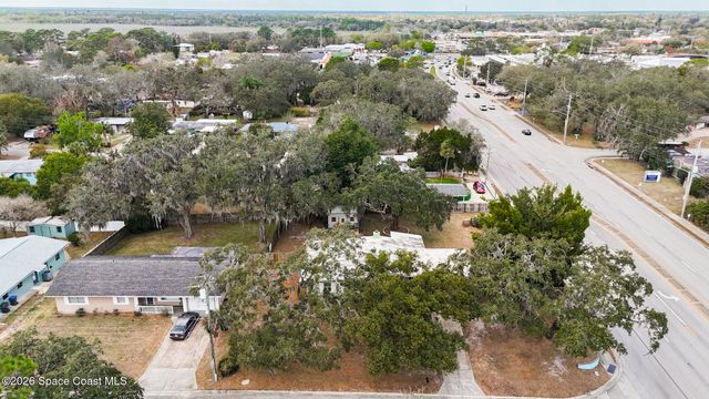 2 Holiday Lane S, Titusville, FL 32796