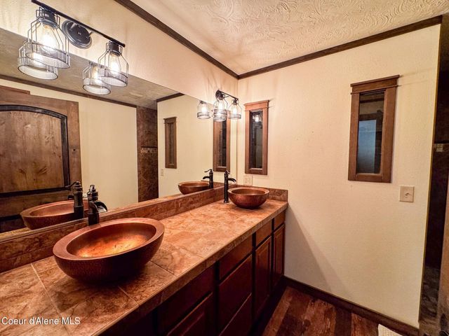 9347 N Baack RD, Hayden, ID 83835