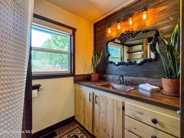 9347 N Baack RD, Hayden, ID 83835