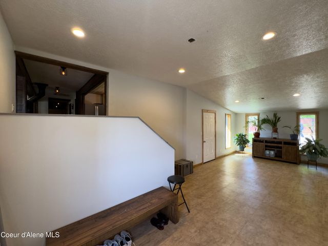 9347 N Baack RD, Hayden, ID 83835
