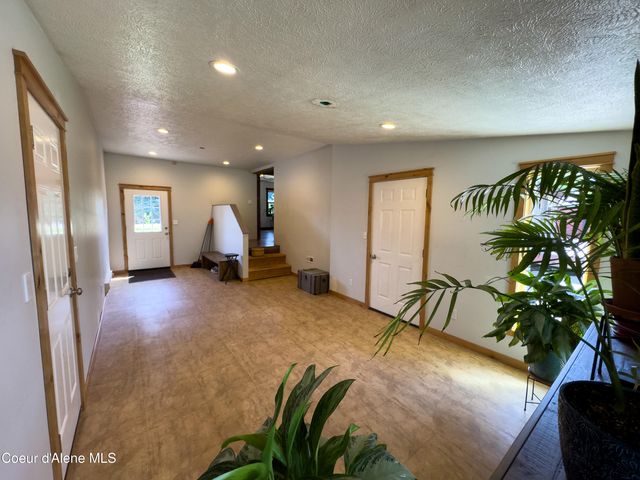 9347 N Baack RD, Hayden, ID 83835