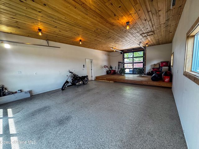 9347 N Baack RD, Hayden, ID 83835