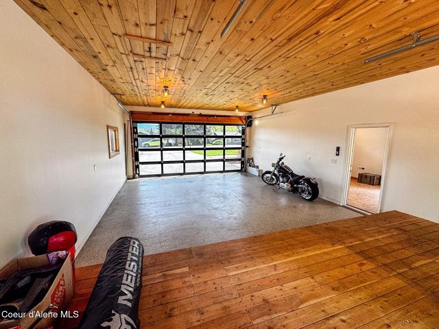 9347 N Baack RD, Hayden, ID 83835