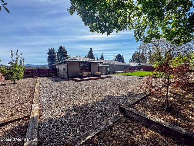 9347 N Baack RD, Hayden, ID 83835