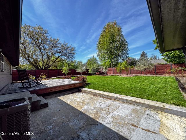 9347 N Baack RD, Hayden, ID 83835