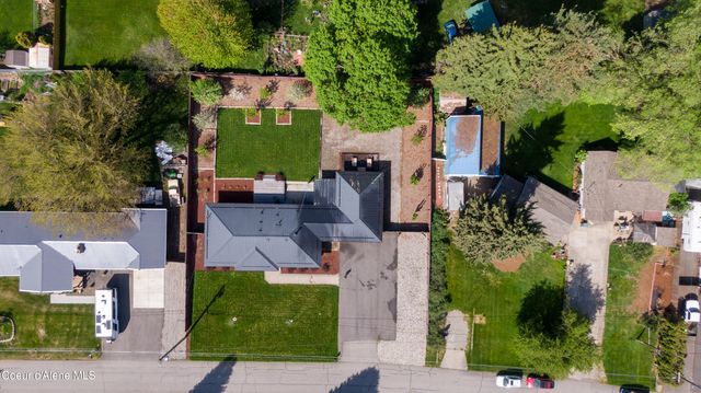 9347 N Baack RD, Hayden, ID 83835