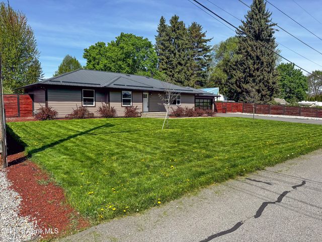 9347 N Baack RD, Hayden, ID 83835