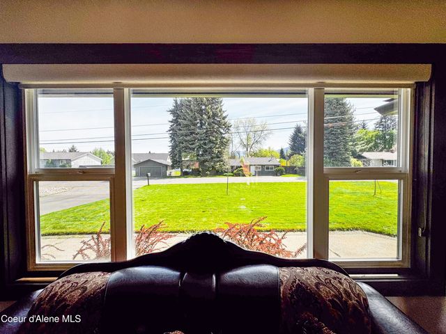 9347 N Baack RD, Hayden, ID 83835