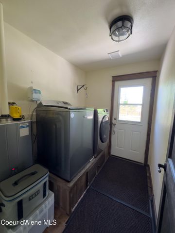 9347 N Baack RD, Hayden, ID 83835