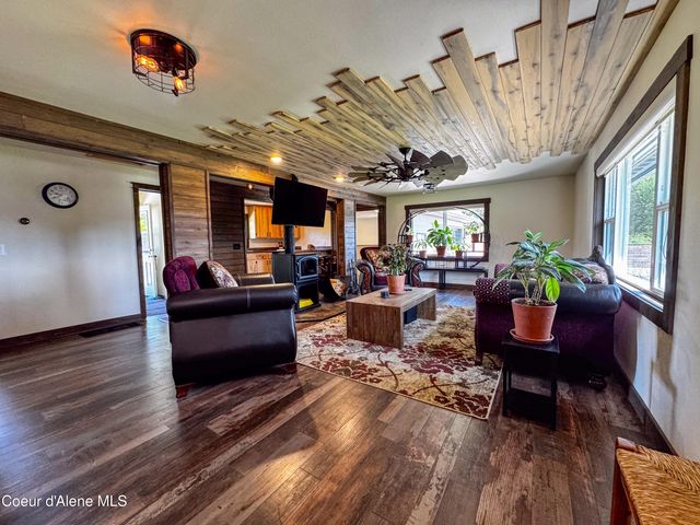 9347 N Baack RD, Hayden, ID 83835