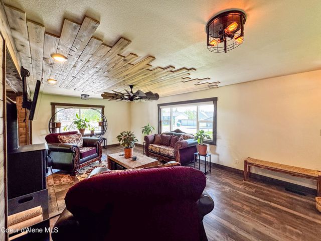 9347 N Baack RD, Hayden, ID 83835