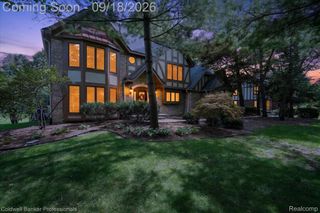 293 Kirksway Ln, Orion Charter Township, MI 48362