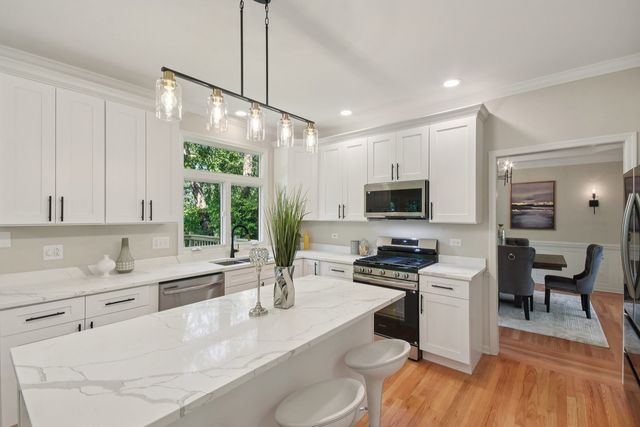 1123 Thackery Lane, Naperville, IL 60564