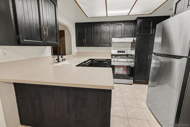 1661 Oak Hill Dr., Escondido, CA 92027