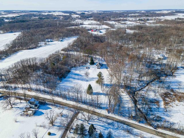 11480 N Roanoke Road, Roanoke, IN 46783