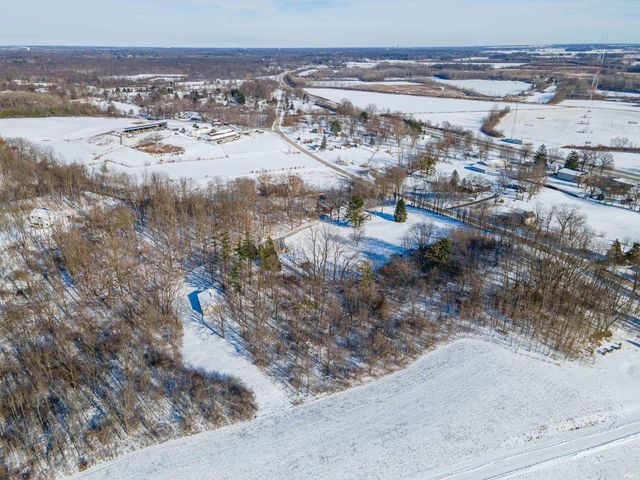 11480 N Roanoke Road, Roanoke, IN 46783