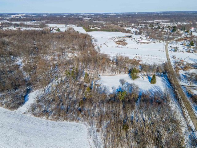 11480 N Roanoke Road, Roanoke, IN 46783