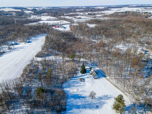 11480 N Roanoke Road, Roanoke, IN 46783