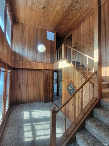 11480 N Roanoke Road, Roanoke, IN 46783