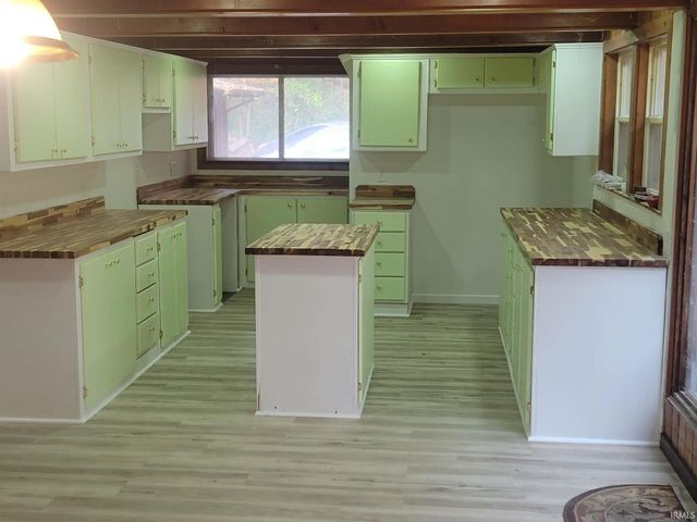 11480 N Roanoke Road, Roanoke, IN 46783