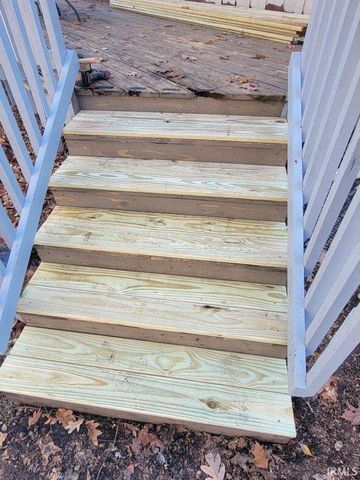 11480 N Roanoke Road, Roanoke, IN 46783