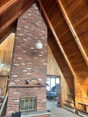 11480 N Roanoke Road, Roanoke, IN 46783