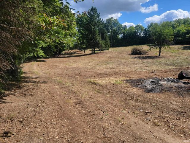 11480 N Roanoke Road, Roanoke, IN 46783