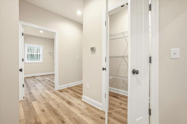 42 Belvoir CIR, Moneta, VA 24121