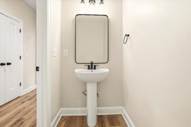 42 Belvoir CIR, Moneta, VA 24121