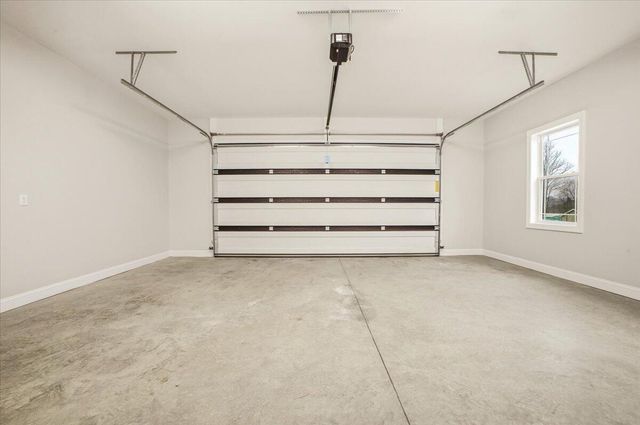 42 Belvoir CIR, Moneta, VA 24121