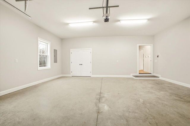 42 Belvoir CIR, Moneta, VA 24121