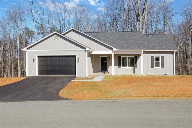 42 Belvoir CIR, Moneta, VA 24121
