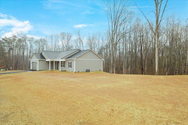 42 Belvoir CIR, Moneta, VA 24121