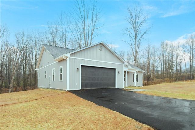 42 Belvoir CIR, Moneta, VA 24121