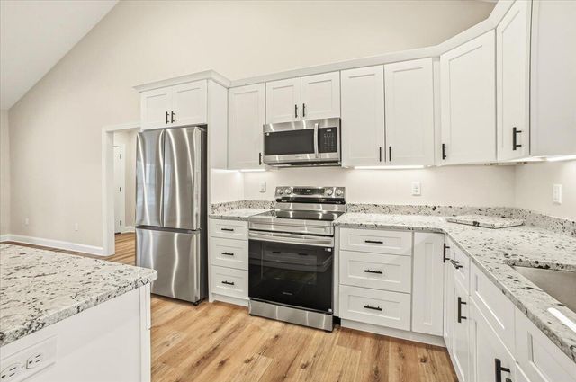 42 Belvoir CIR, Moneta, VA 24121