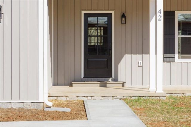 42 Belvoir CIR, Moneta, VA 24121