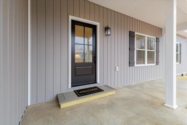 42 Belvoir CIR, Moneta, VA 24121