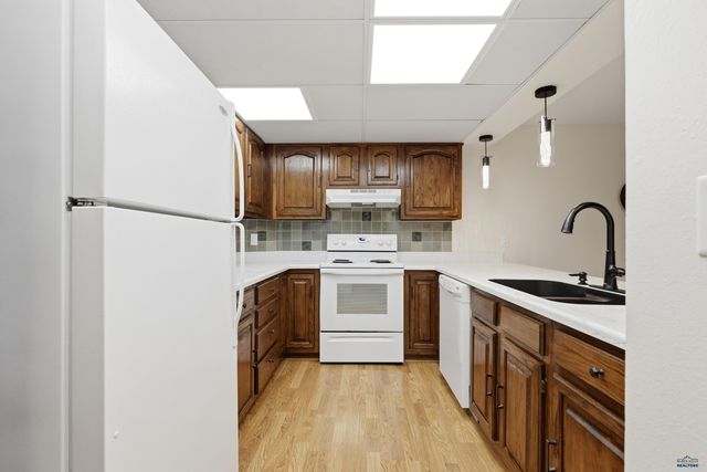 3964 FAIRWAY HILLS DR, Rapid City, SD 57702