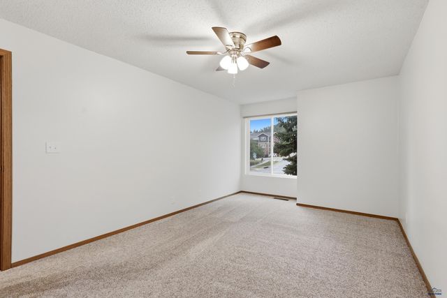 3964 FAIRWAY HILLS DR, Rapid City, SD 57702