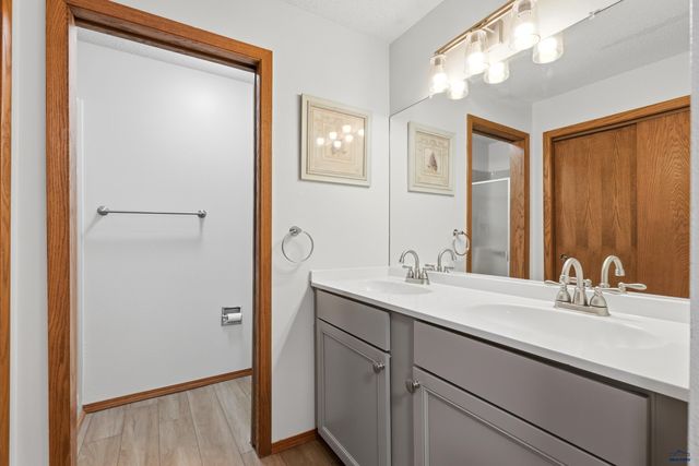 3964 FAIRWAY HILLS DR, Rapid City, SD 57702