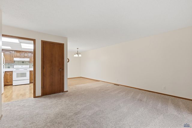 3964 FAIRWAY HILLS DR, Rapid City, SD 57702