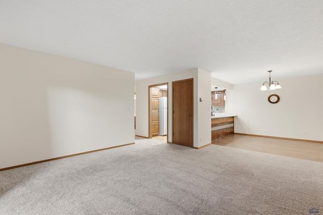 3964 FAIRWAY HILLS DR, Rapid City, SD 57702
