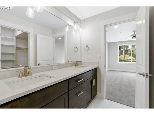 13952 Se Piper Cub Way, Milwaukie, OR 97267