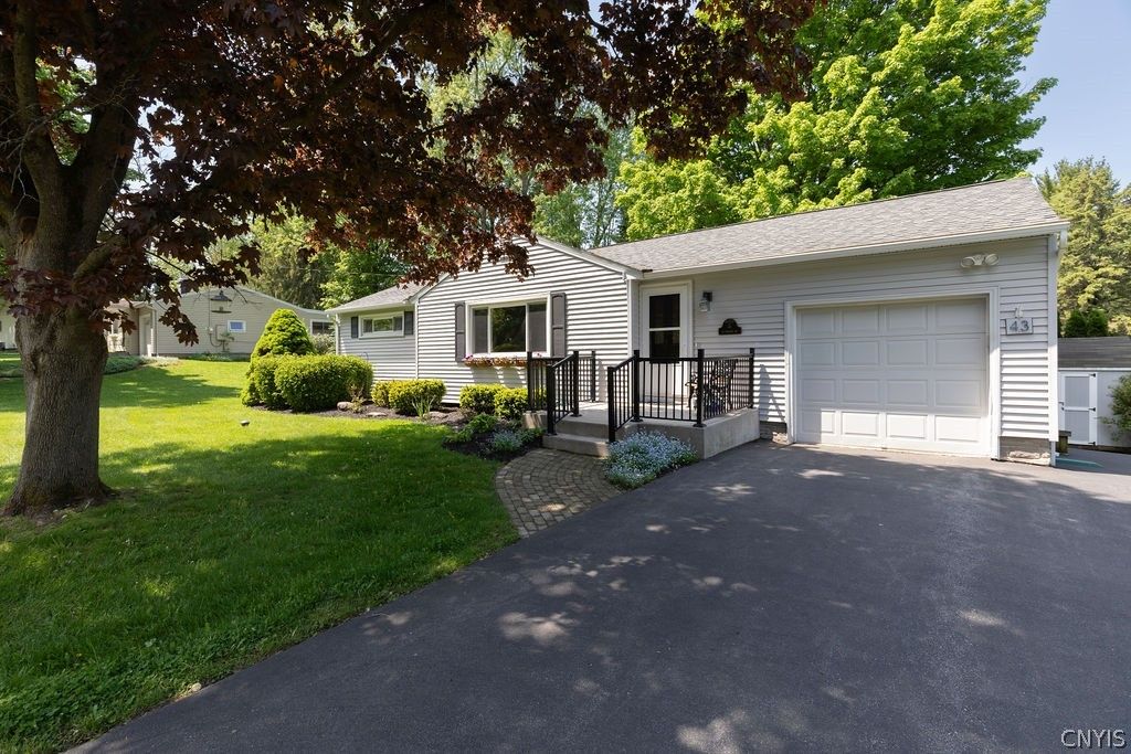 43 Richlee Drive, Camillus, NY 13031