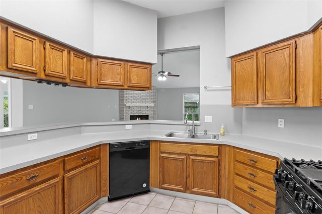 1207 Yorkshire Drive, Friendswood, TX 77546